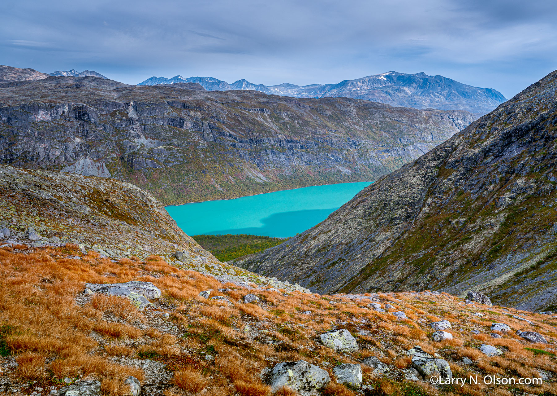 Gjende, Jotunheimen National Park, Norway | Autumn arrives in Jotunheimen National Park.