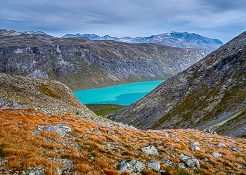 Gjende, Jotunheimen National Park, Norway | Autumn arrives in Jotunheimen National Park.