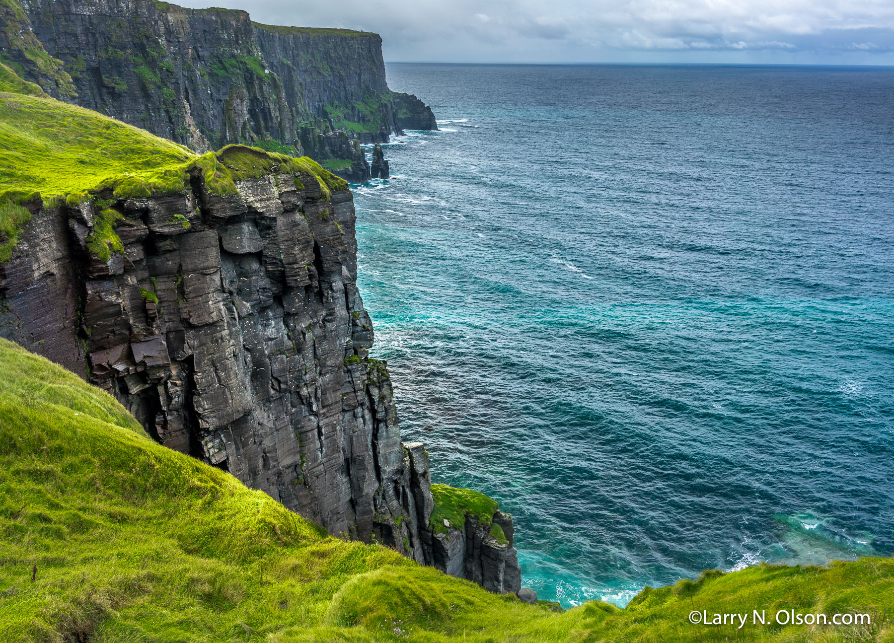 Cliffs of Mohre, Ireland | Waterfall, Cliffs of Mohre, Ireland, green , grass, ocean, cliffs,