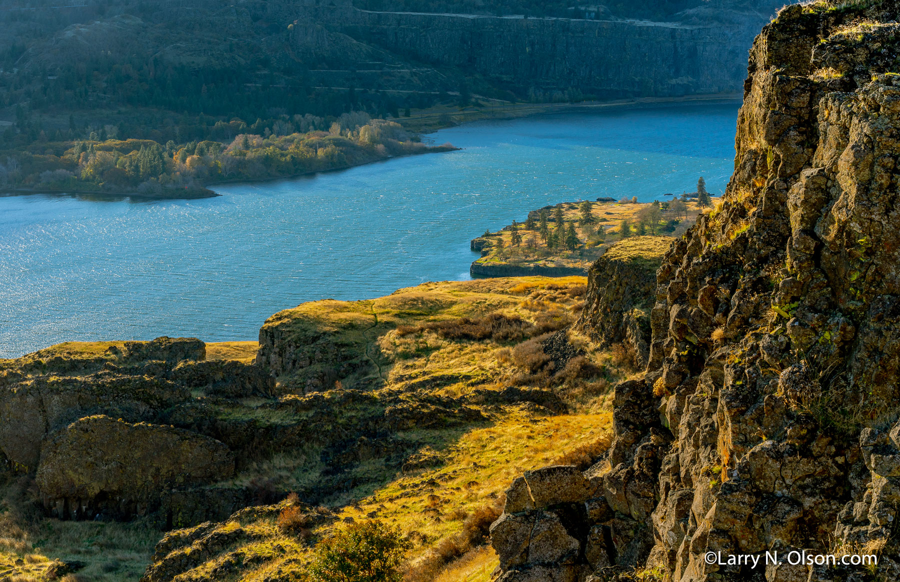 Columbia River, Washington. | Columbia River seen from the Columbia Hills, Washington.