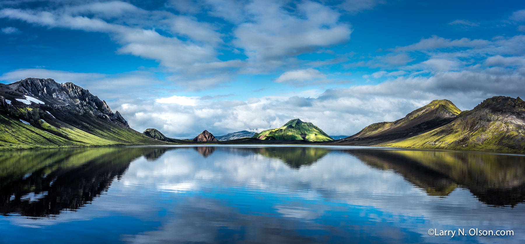 Alftavatn #2, Iceland | The  lake is serene in the early morning at Alftavatn.