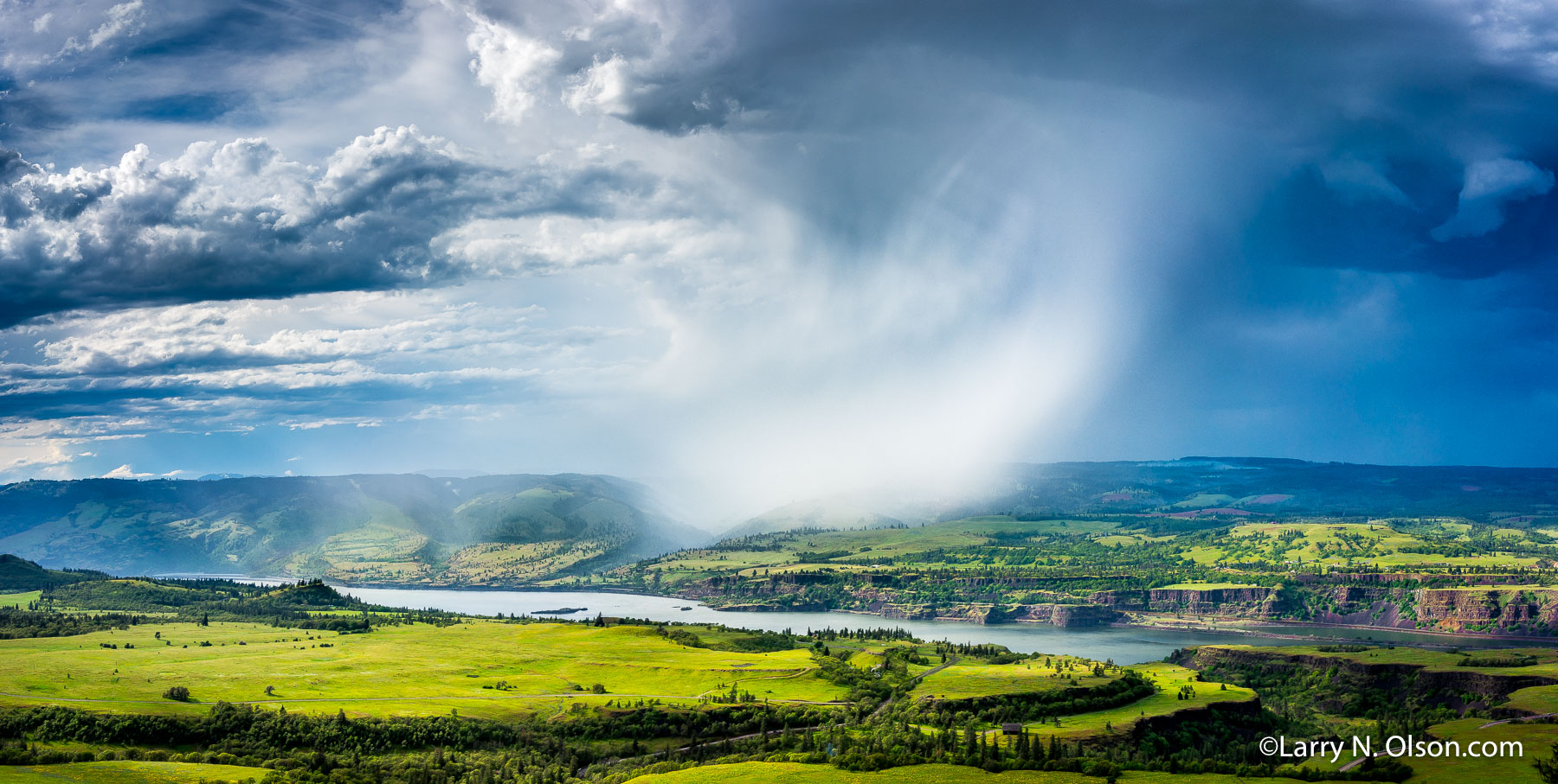 Spring showers, Rowena Plateau, OR | Spring shower passes over Columbia River