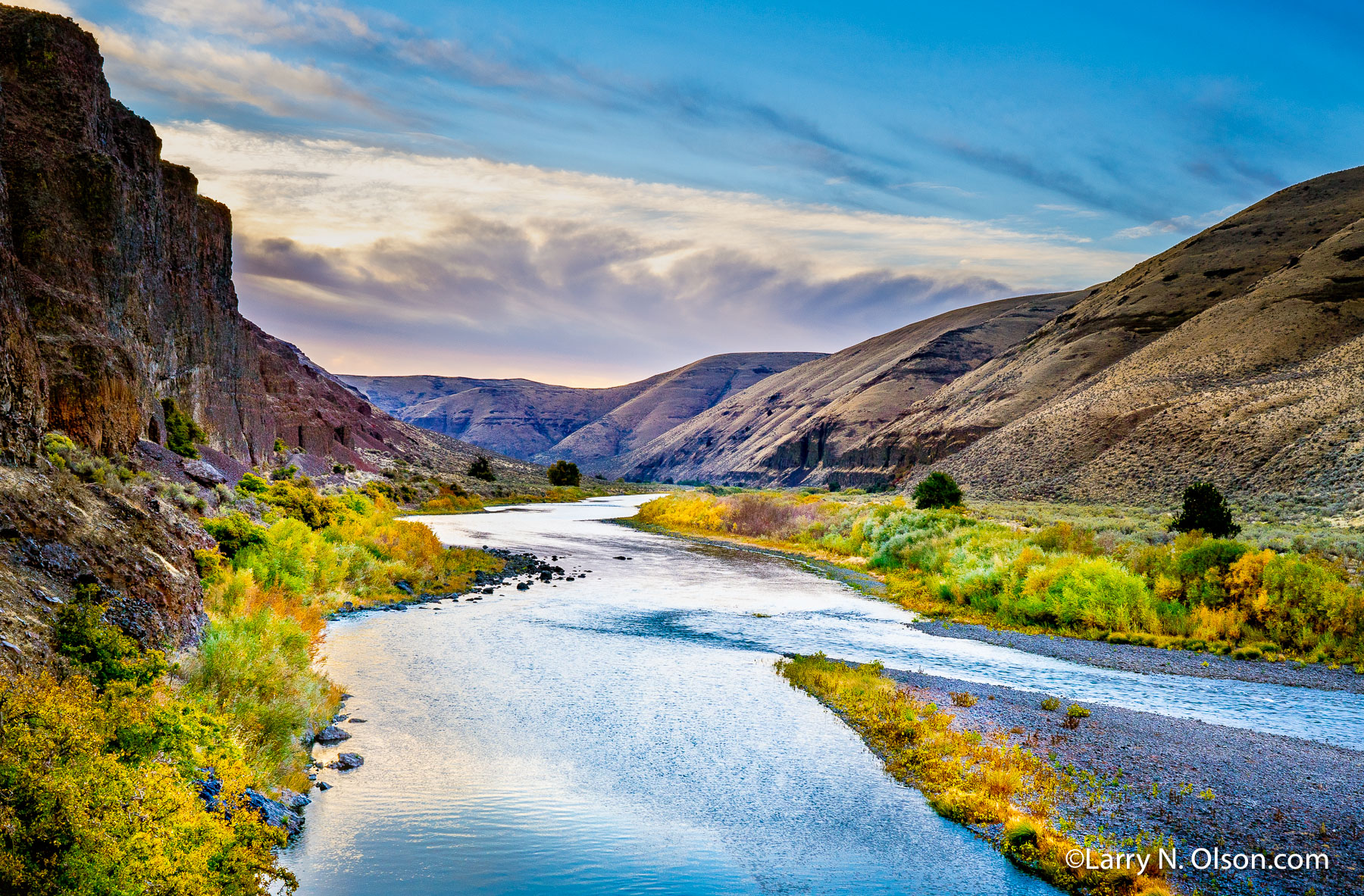 Cottonwood Canyon, John Day River, OR | Early morning in the fall along the willow lined John Day River in Oregon